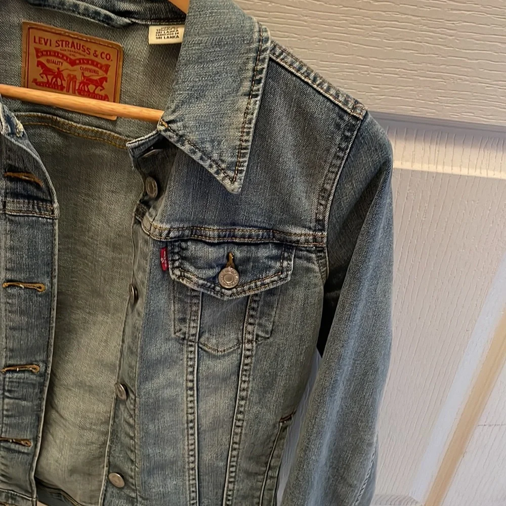 Levis Jean Jacket - Picture 2 of 5